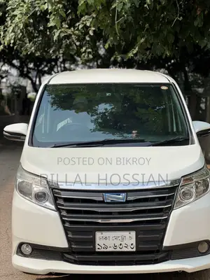 টয়োটা নোয়া ২০১৪ সাদা