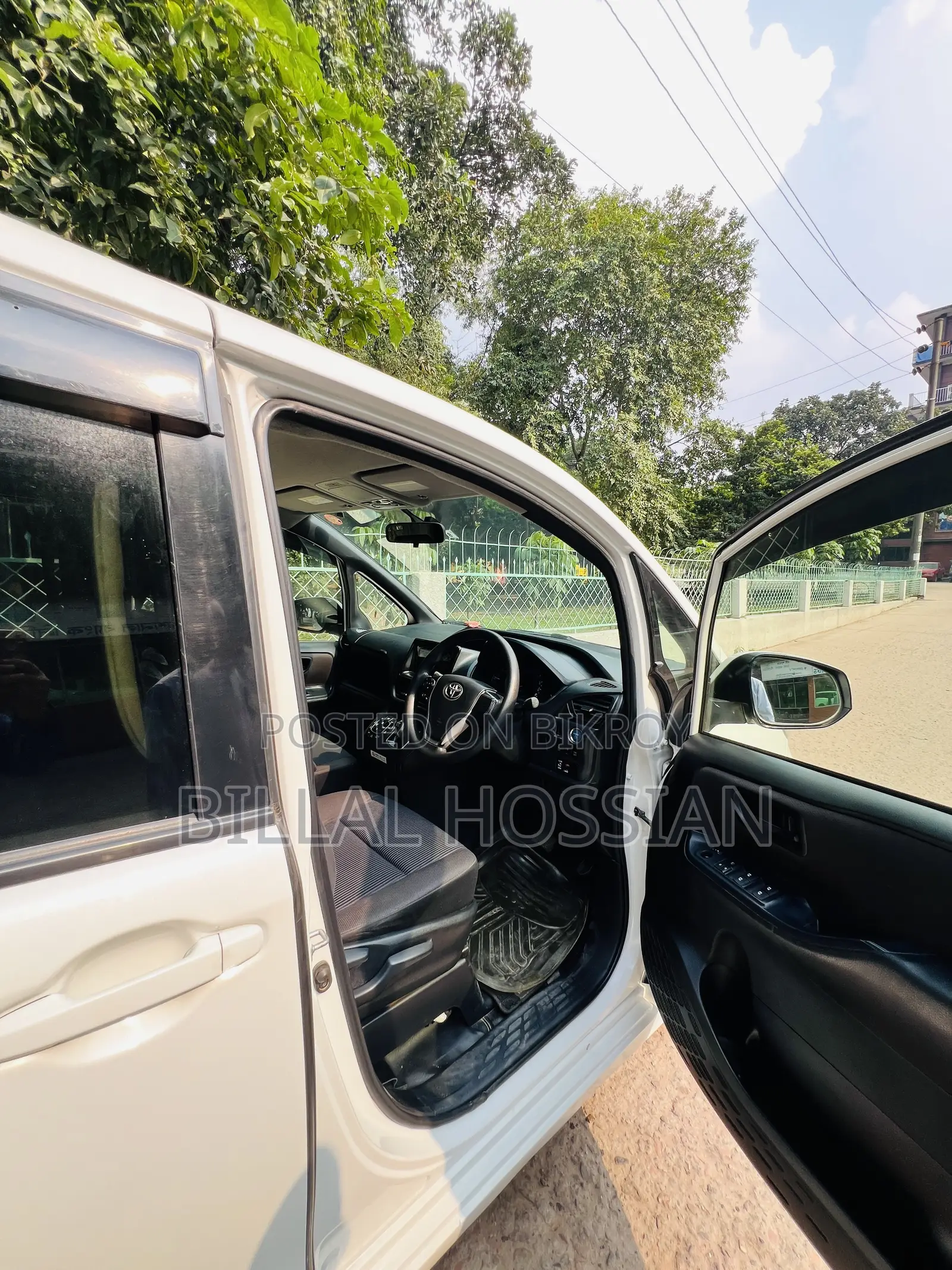 টয়োটা নোয়া ২০১৪ সাদা