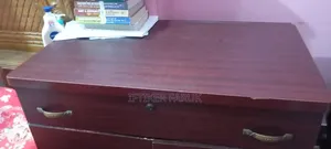 পড়ার টেবিল