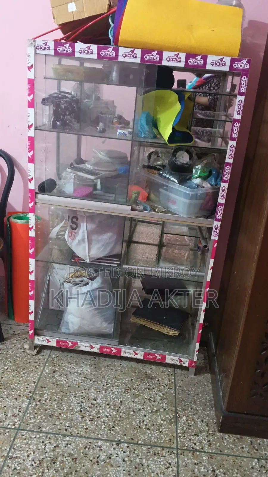 ডিসপ্লে শোকেসে