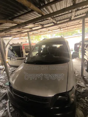 টয়োটা টাউনএইস ২০০৩ সাদা