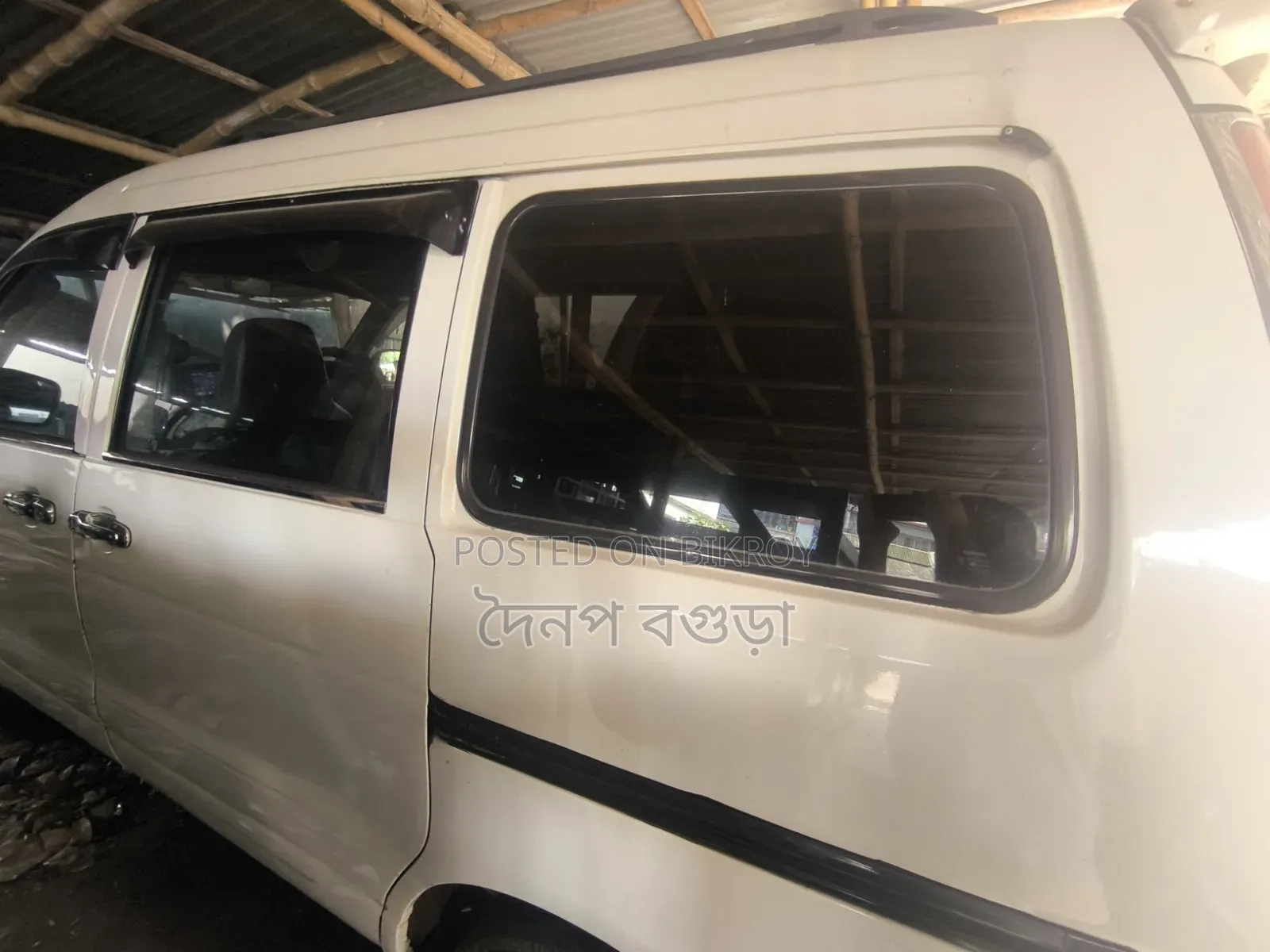 টয়োটা টাউনএইস ২০০৩ সাদা