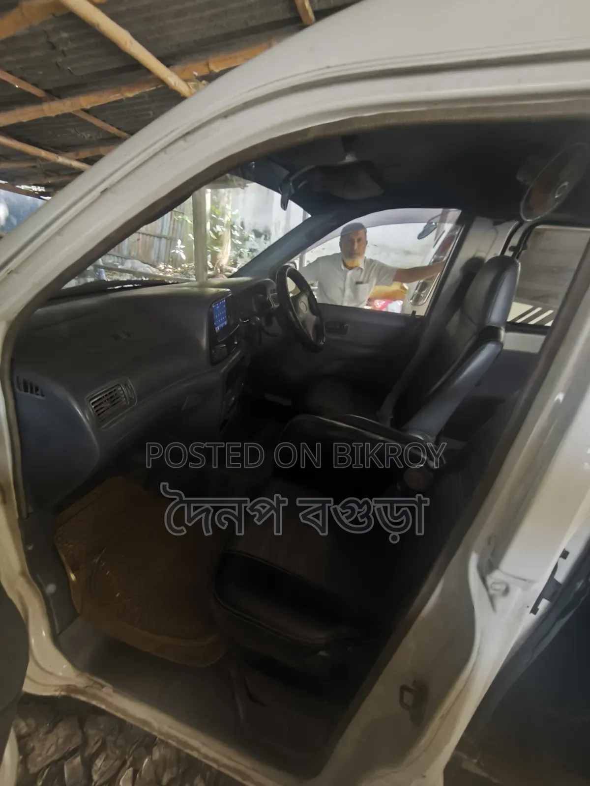 টয়োটা টাউনএইস ২০০৩ সাদা