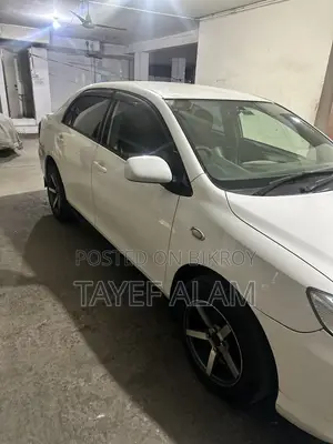 টয়োটা এক্সিও ২০১০ সাদা