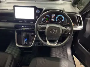টয়োটা নোয়া ২০২২ ব্ল্যাক
