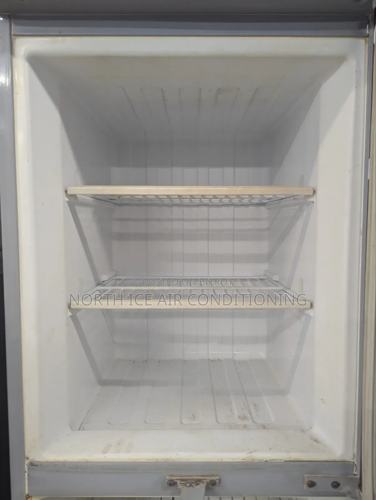 Walton Maroon Colour Frost Fridge 14 Cft.