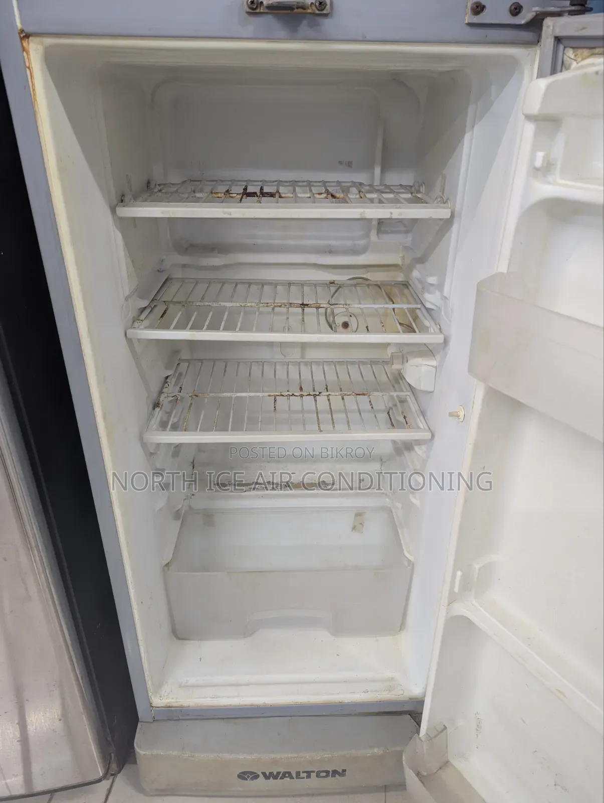 Walton Maroon Colour Frost Fridge 14 Cft.