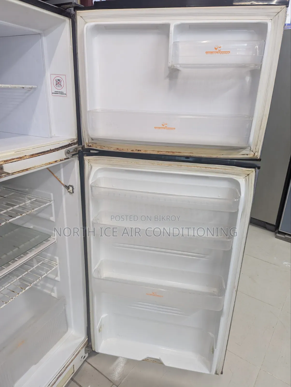 Singer Still Door Frost Fridge 300 Ltr.