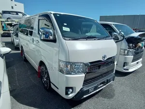 Toyota HiAce 2021