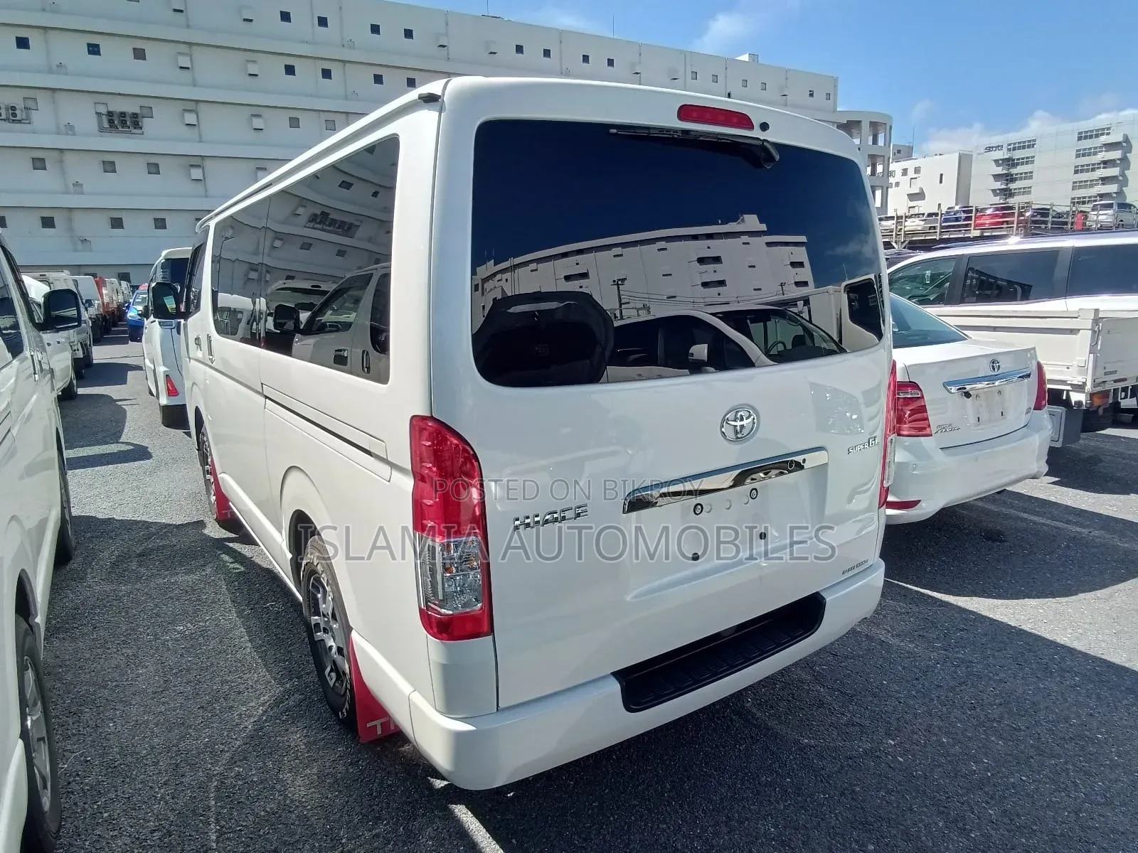 Toyota HiAce 2021