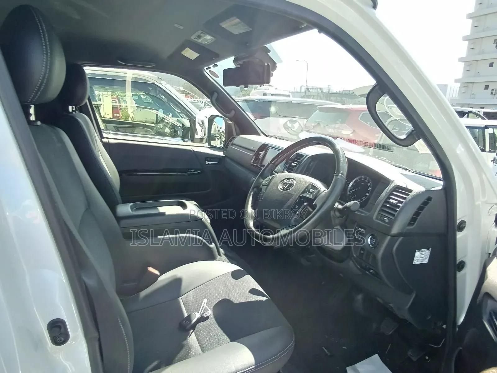 Toyota HiAce 2021