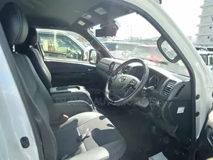 Toyota HiAce 2021