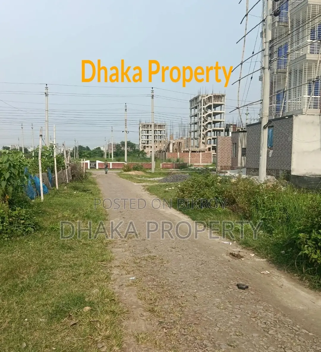3 Katha North-Facing Land Near Metro Station at Sector 17/E
