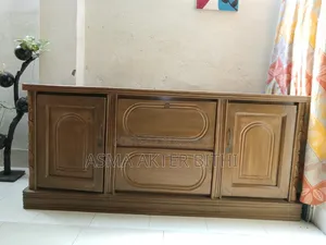 ক্লাসিক ডিজাইনের কাঠের সাইডবোর্ড ক্যাবিনেট ও ড্রয়ার