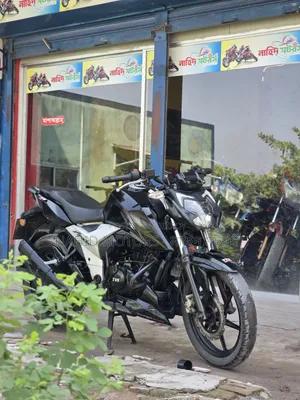 TVS Apache RTR 160 4V 2022 Black