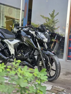 TVS Apache RTR 160 4V 2022 Black