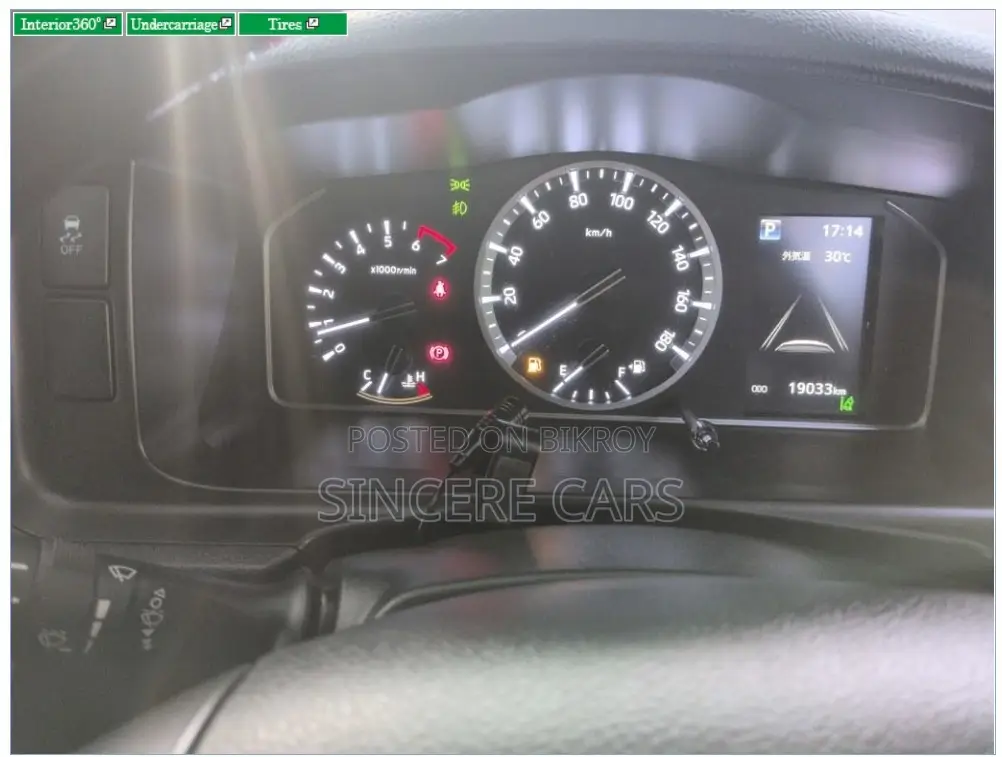 Toyota HiAce 2022 White