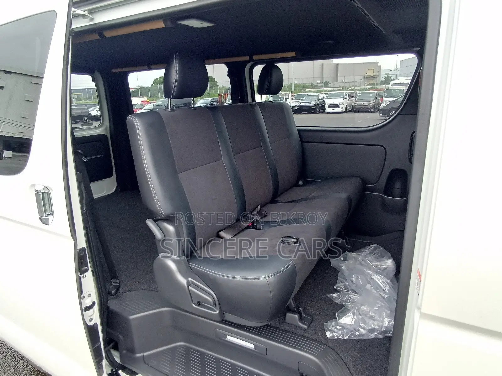 Toyota HiAce 2022 White