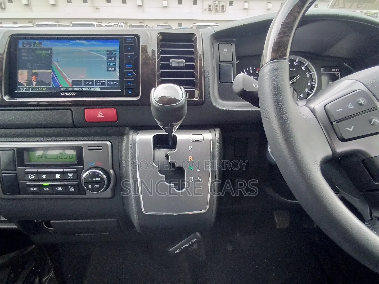 Toyota HiAce 2022 White