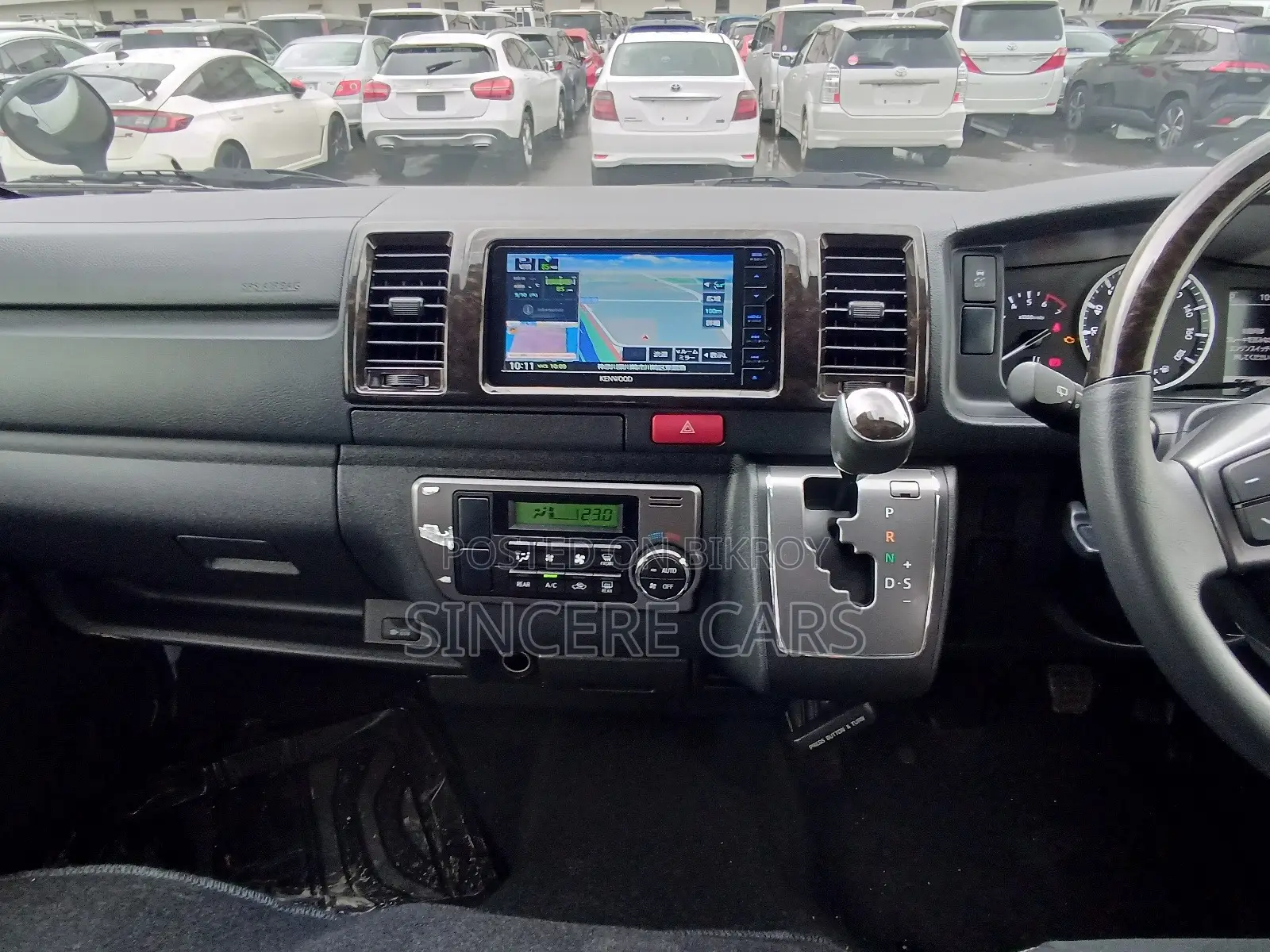 Toyota HiAce 2022 White