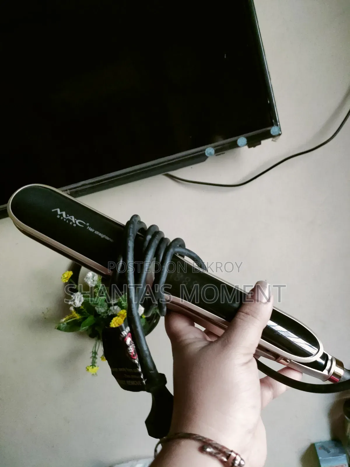 M.A.C Style Hair Straightener