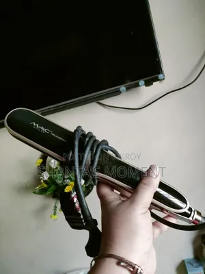M.A.C Style Hair Straightener