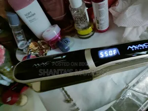 M.A.C Style Hair Straightener