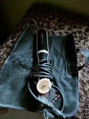 M.A.C Style Hair Straightener