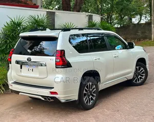 টয়োটা ল্যান্ড ক্রুজার প্রাডো ২.৭ ২০২২ পার্ল