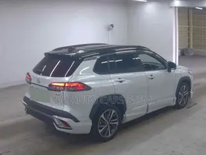 টয়োটা করোলা ক্রস ২০২৪ পার্ল