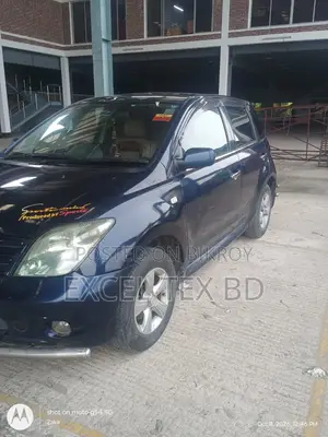 টয়োটা আইএসটি ২০০৪ নীল