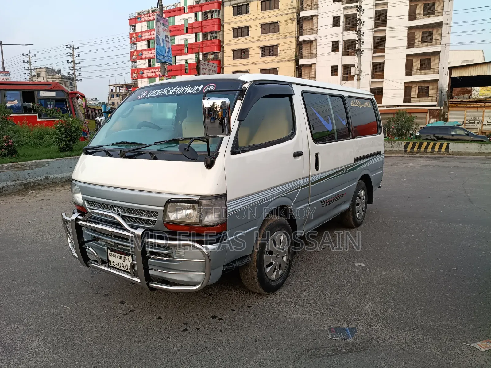 Toyota HiAce 2004 White