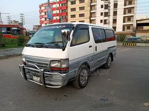 Toyota HiAce 2004 White
