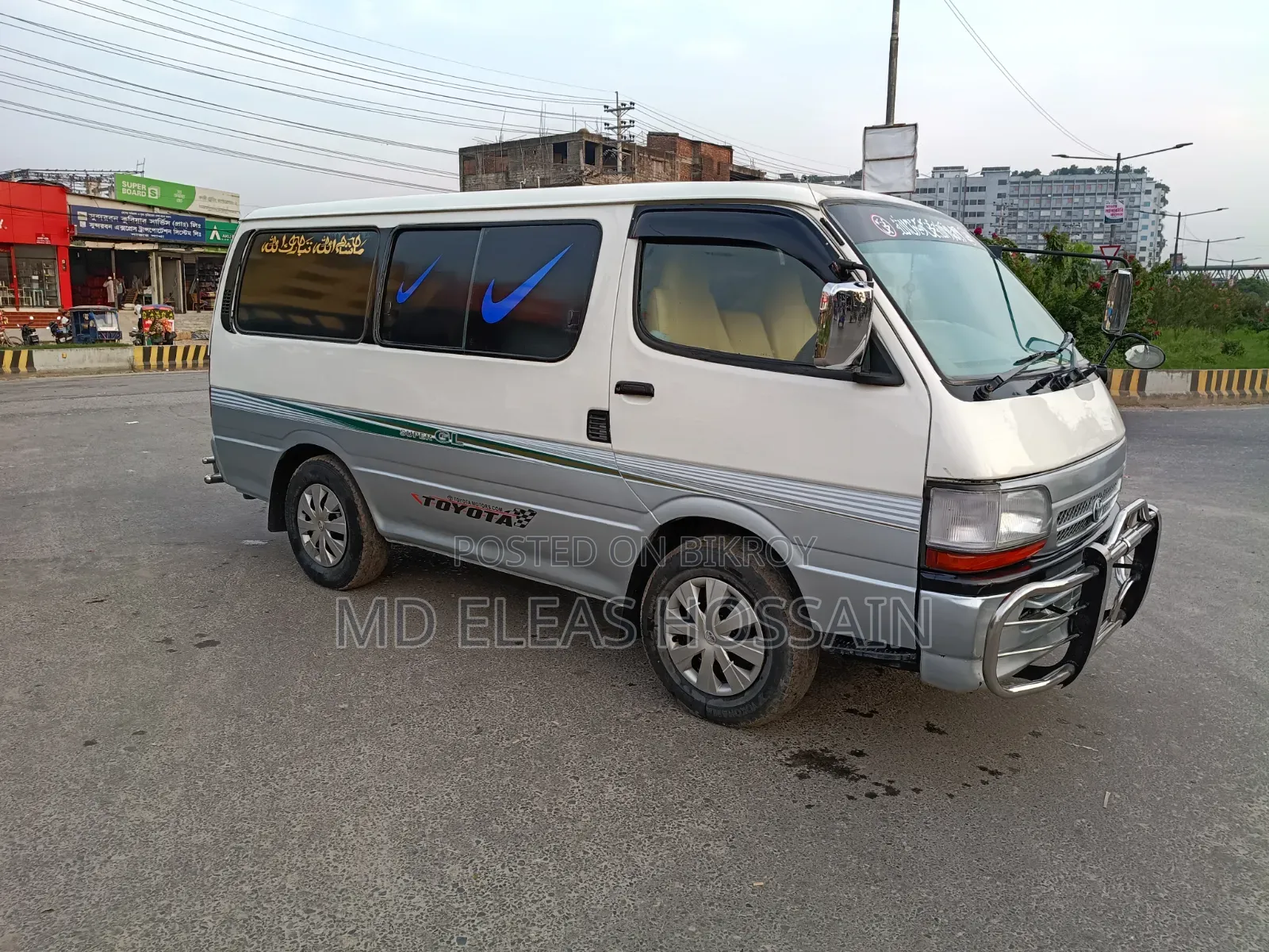 Toyota HiAce 2004 White