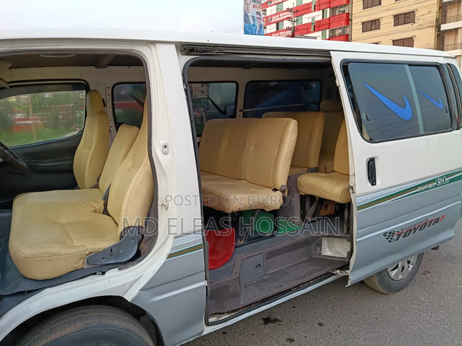 Toyota HiAce 2004 White