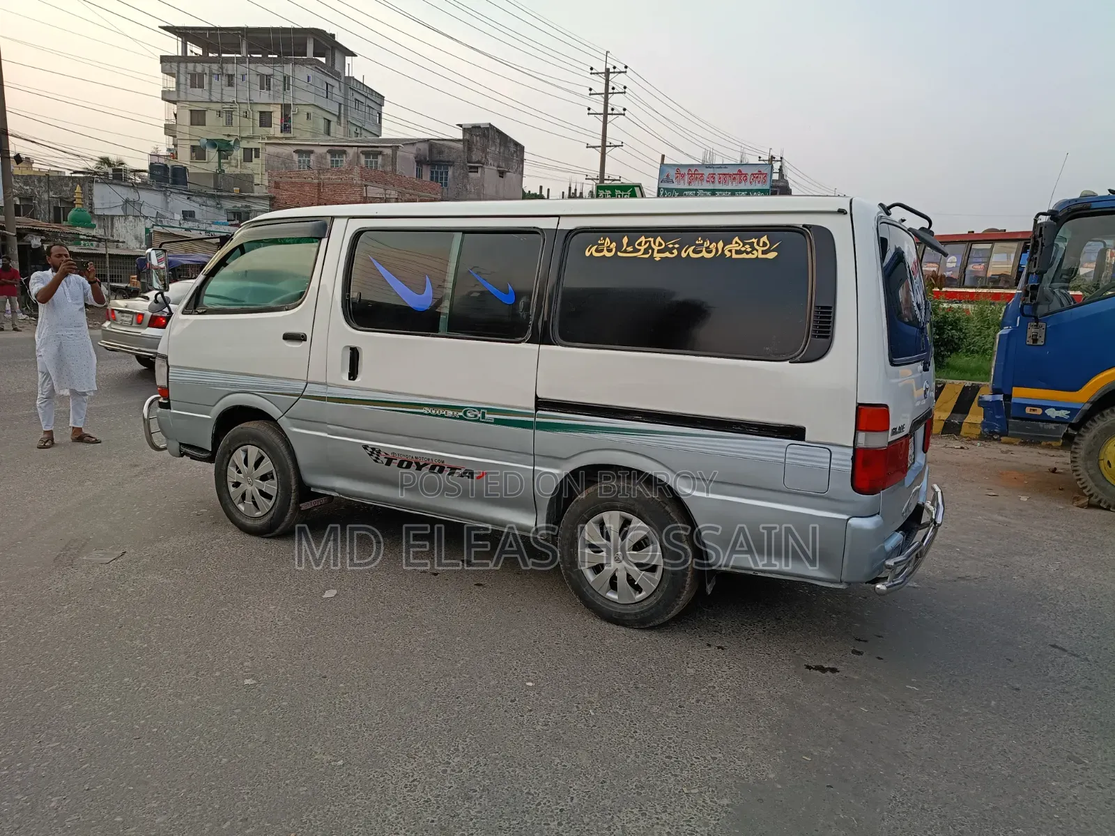 Toyota HiAce 2004 White
