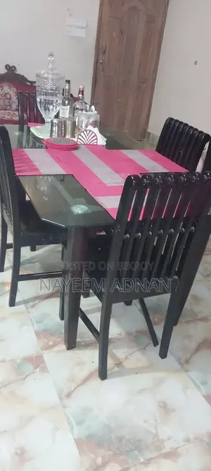 ডাইনিং টেবিল