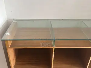 দোকানের শেলফ