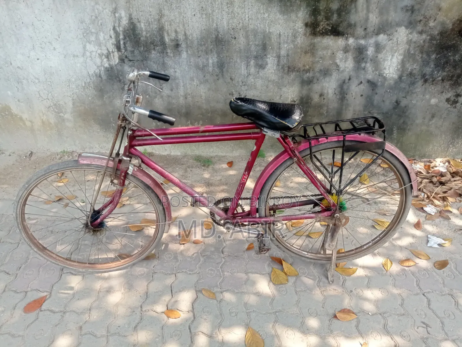 একদম ফেশ সাইকেল টাকার জন বিক্রি করা হবে। দামা দমি করা যাবে।