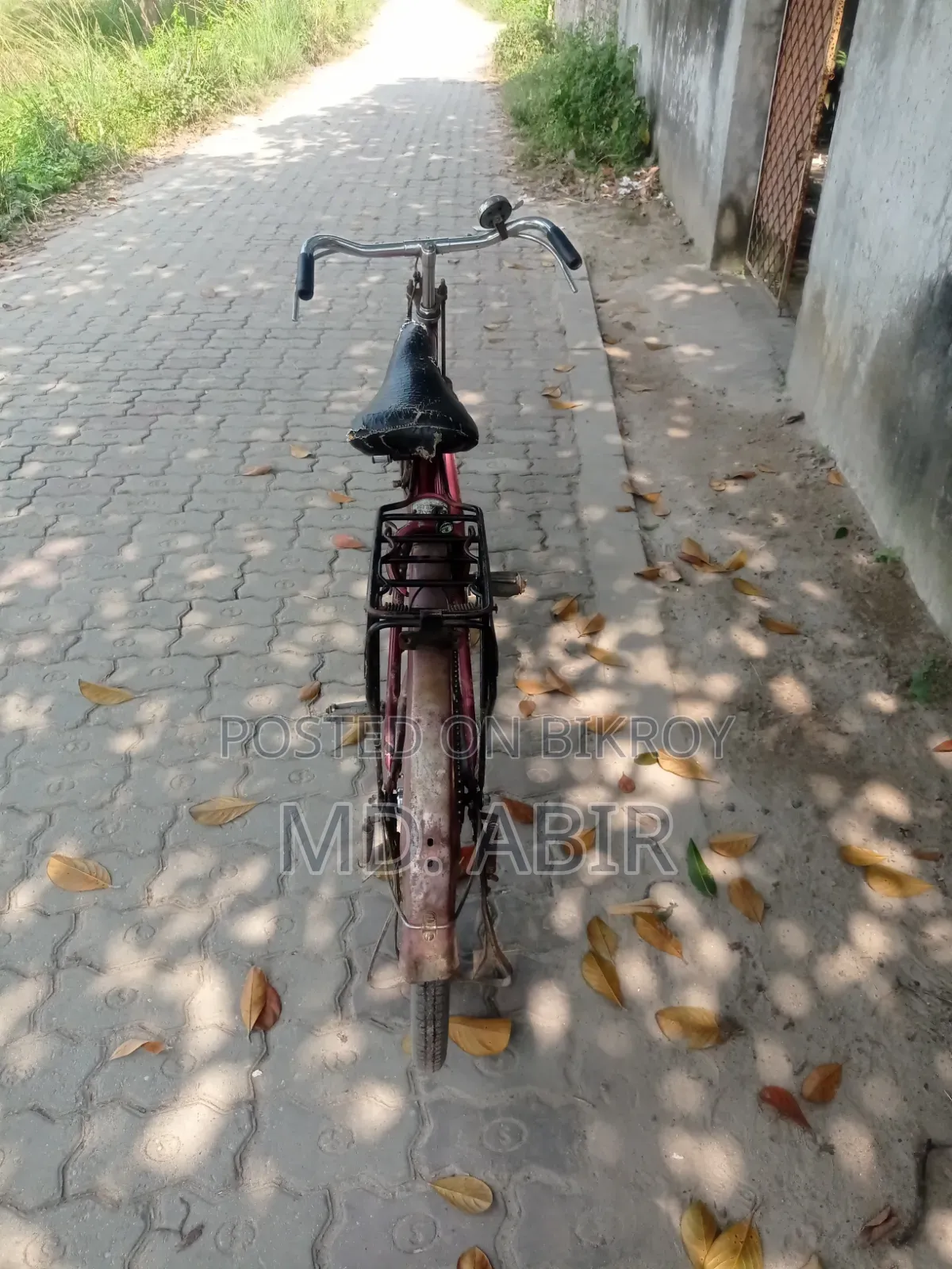 একদম ফেশ সাইকেল টাকার জন বিক্রি করা হবে। দামা দমি করা যাবে।