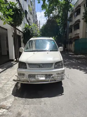 Toyota Noah 2.0 Four-Wheel Drive (8 Seater) 2001 White