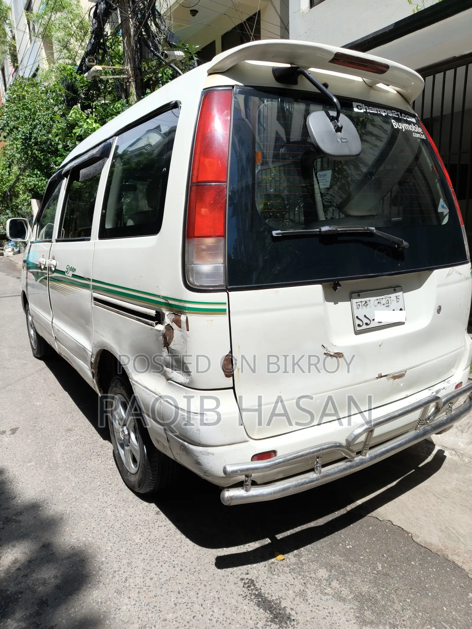 Toyota Noah 2.0 Four-Wheel Drive (8 Seater) 2001 White