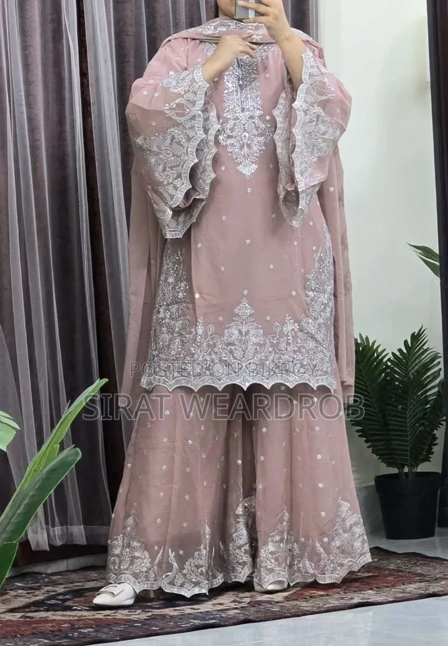 পার্টি ঘারারা কালেকশন