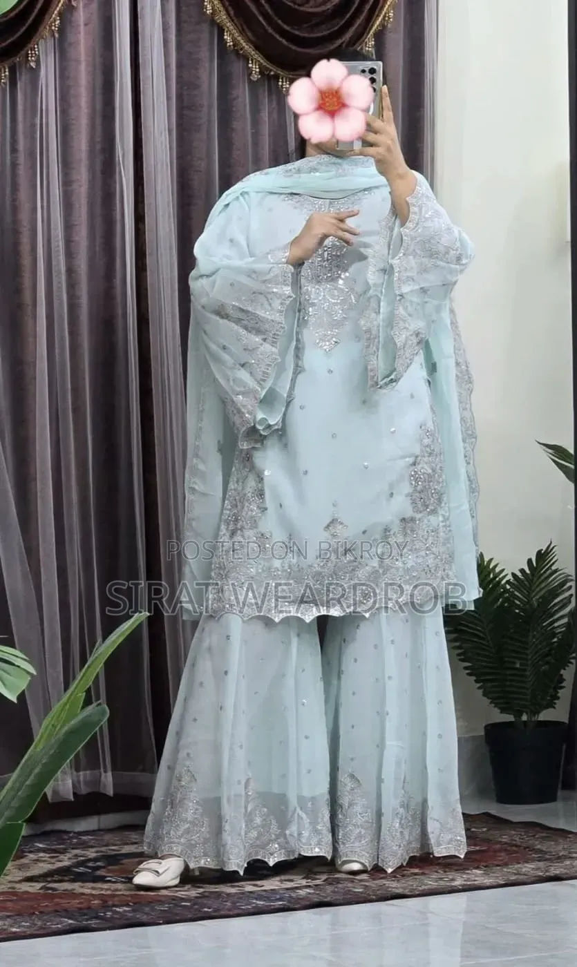 পার্টি ঘারারা কালেকশন