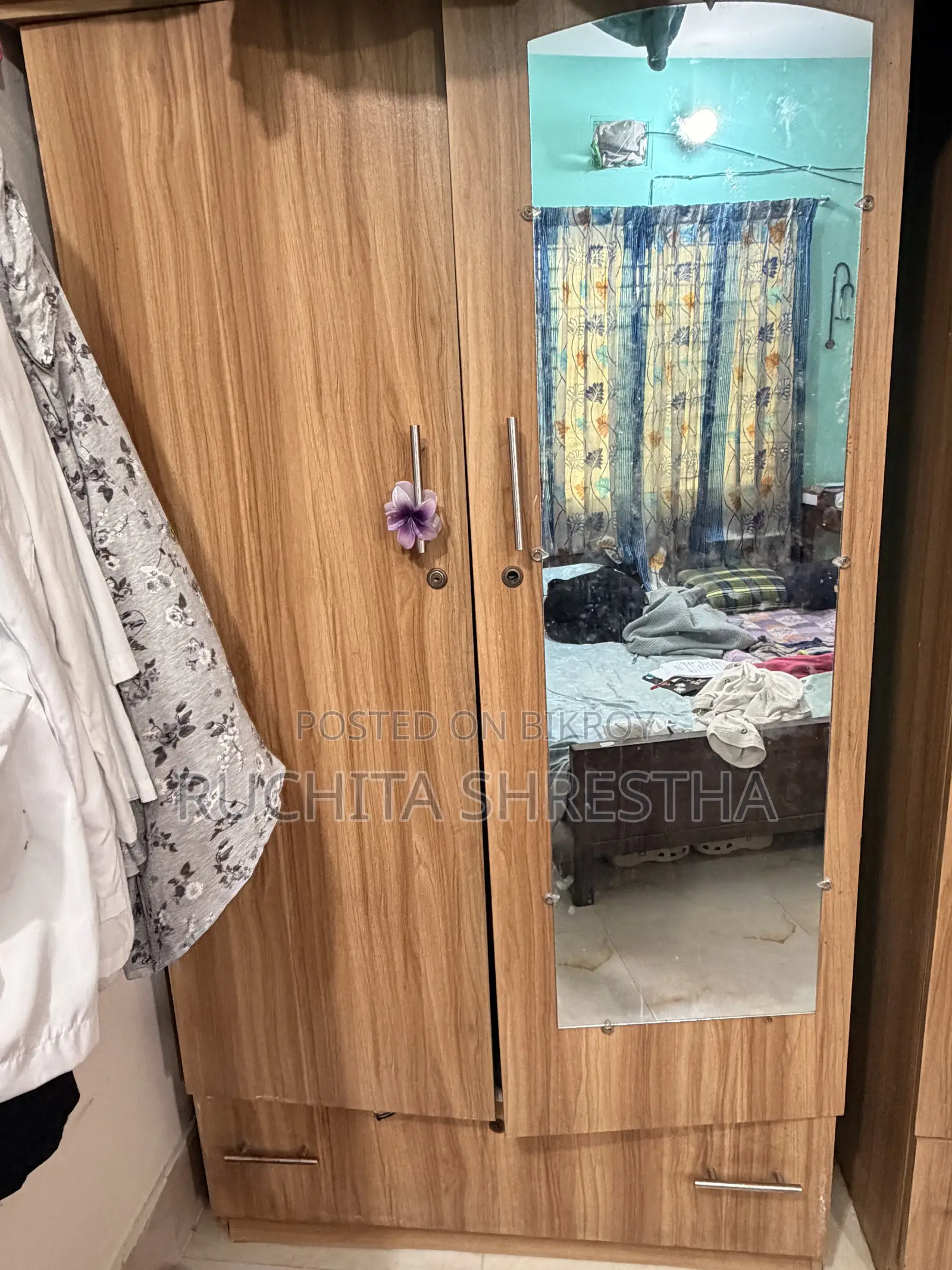 Wardrobe (As Shown in Picture)