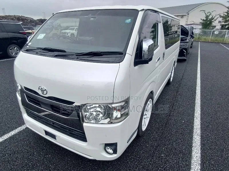 Toyota HiAce 2021