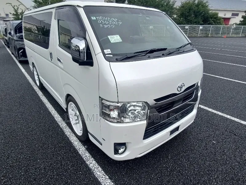 Toyota HiAce 2021