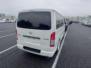 Toyota HiAce 2021