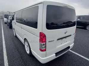 Toyota HiAce 2021