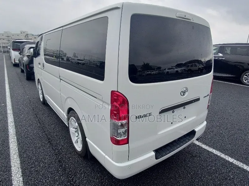 Toyota HiAce 2021